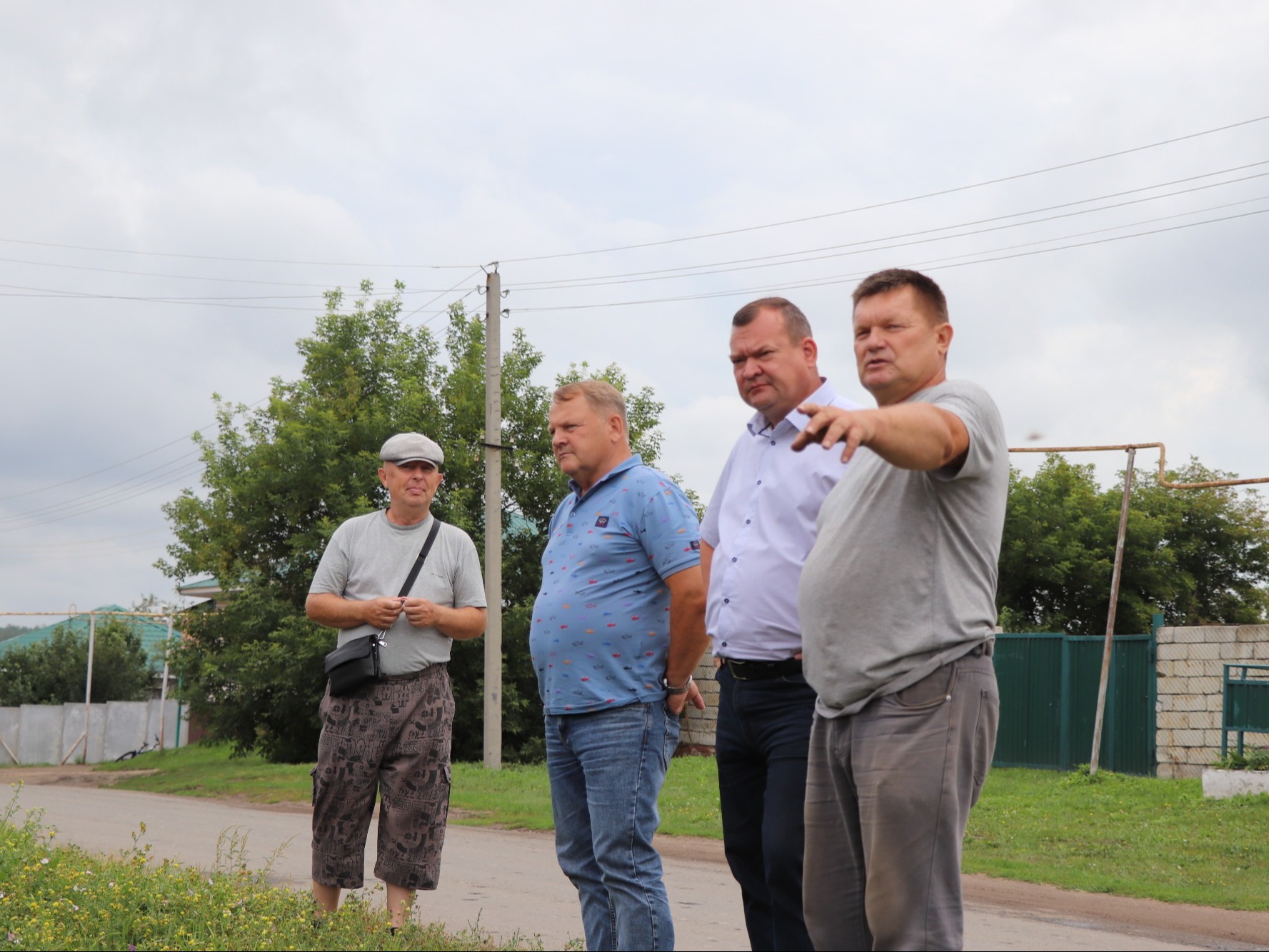 Реставрация Васильевского храма и новая детская площадка: итоги рабочей поездки в Далматовском округе.